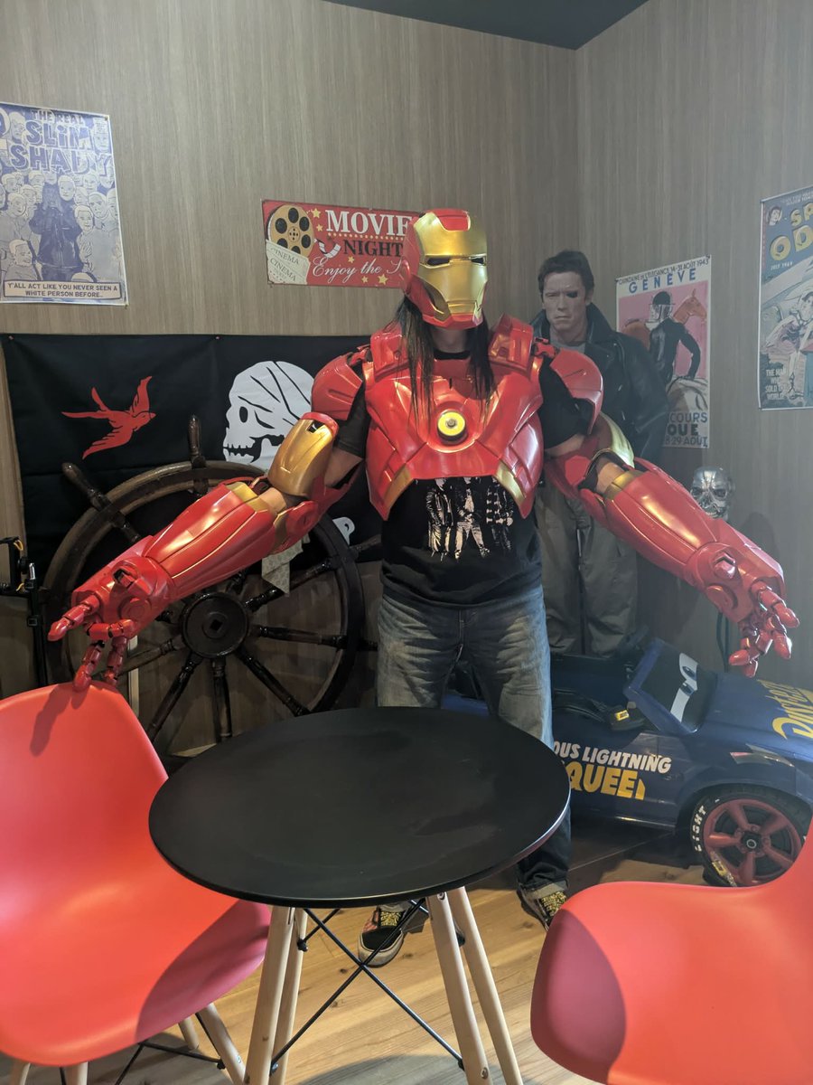 SnowBlind_'s tweet photo. マックスケイディカフェでアイアンマンに変身 https://t.co/gF7qSdz88O