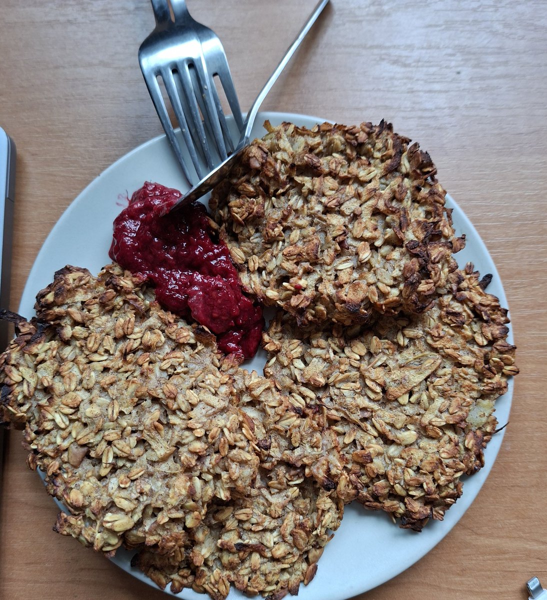 calmingprada's tweet photo. vegan breakfast for two with freshly-made rasberry jam https://t.co/3nQPcwg1gN