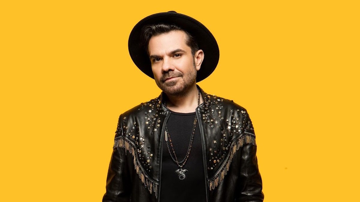 beehaber's tweet photo. Kenan Doğulu, Eurovision’daki “sıfır puan” travmasını anlattı:

🔹 “Eurovision’da sıfır puan almayı atlatamıyorum.”

🔹 “Avrupa’ya gidince hâlâ puan vermeyen ülkeleri konuşuyoruz.”

🔹 “Üzerinden yıllar geçti ama bunu aşamadık.”

🔹 “2007’de teklif geldiğinde çocukluk travmalarım aklımdaydı.”

🔹 “‘Ya yine sıfır puan verirlerse?’ diye çok stres yaşadım.”

🔹 “Dördüncülük benim için tam başarı gibi gelmedi.”

🔹 “Çünkü sonuçta kazanamamıştım.”

🔹 “O gece sabaha kadar ağladım.”