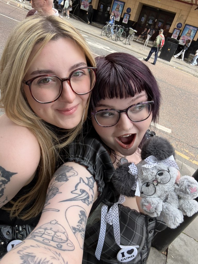 gunilil's tweet photo. we’re by the sainsbury’s come find us for freebies Lol https://t.co/SF6gbCkGuc