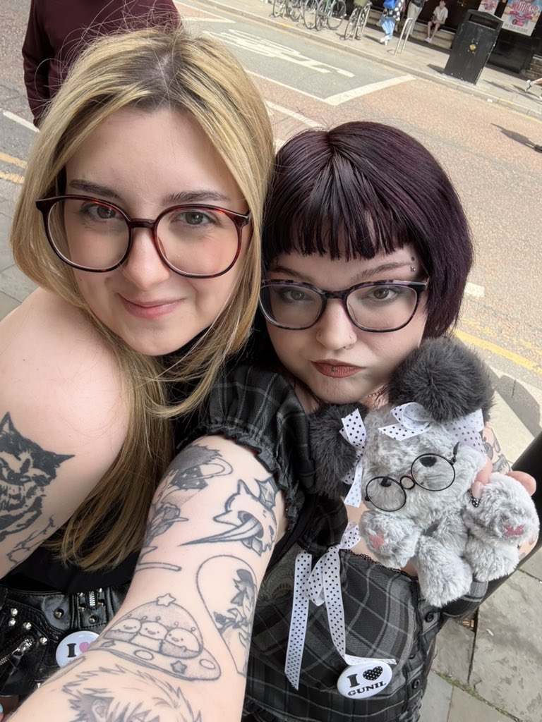 gunilil's tweet photo. we’re by the sainsbury’s come find us for freebies Lol https://t.co/SF6gbCkGuc