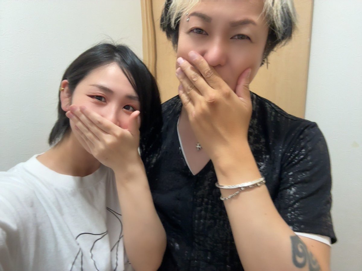 Kosupureiy1031's tweet photo. お誕生日おでめとー🙂‍↕️❤️
たまには2人の写真でも
載っけとこかー笑
基本仲良しですがね。笑
誕生日プレゼント喜んで
もらえて良かったです🤤
イケオジキープできるよう
頑張ってください🤣
@glay_are_thjt 

#GLAY #GLAY一家 
#kiryuyrik #CONTRASTS https://t.co/KfQhxQxqAX