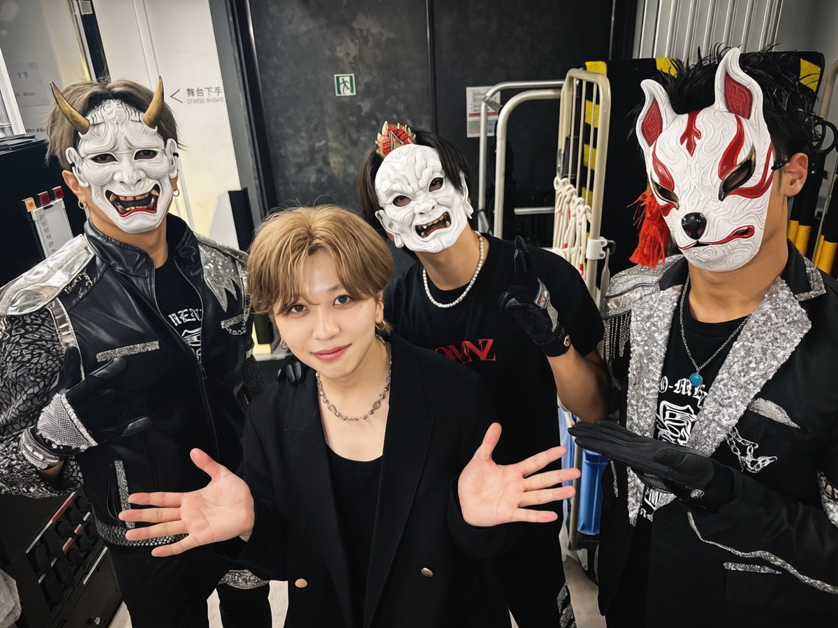 YUKIYA_0101's tweet photo. O-MENZさんとお写真撮って頂きました！
緊張していたのですがファンの皆さんの声で
とっても楽しいステージになりました😭
ありがとうございました!!!
O-MENZさんもファンの皆さんも素敵すぎです🥹 https://t.co/8KTXbrNIvr