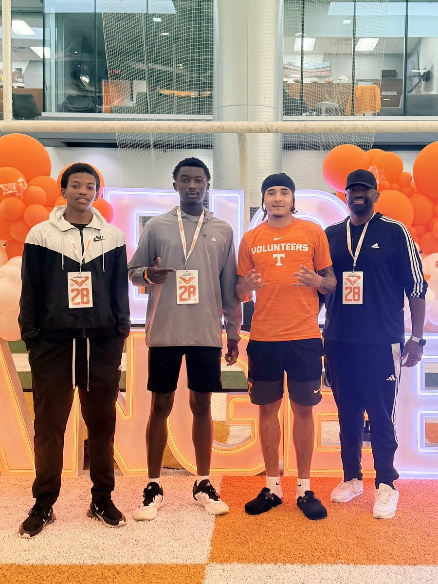 Trichmond0920's tweet photo. Had a great JR DAY visit at UT 🧡, got close with a bunch of good staff members #AGTG 
@CoachKelseyPope @TNSelect7V7 @WoodrowLoweJr @Coach_Nez_ @coachjoshheupel @javonte_smith1 @JacksonMoore247 @CJacksonPRZ @NorthSideHighTN @247recruiting  @CSmithScout @drew_toennies @JLawrence_3 https://t.co/EQ9oSg5tQe
