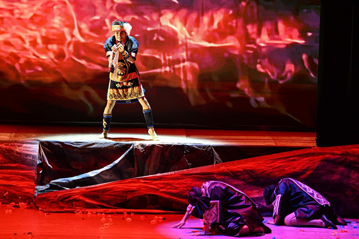 XHNews's tweet photo. The original ethnic dance drama "Gan Gong Bird" has been staged in Baoting of south China's Hainan for free every Saturday to enrich people's cultural life https://t.co/sGgr35E5PW https://t.co/wAEQS5zzpd