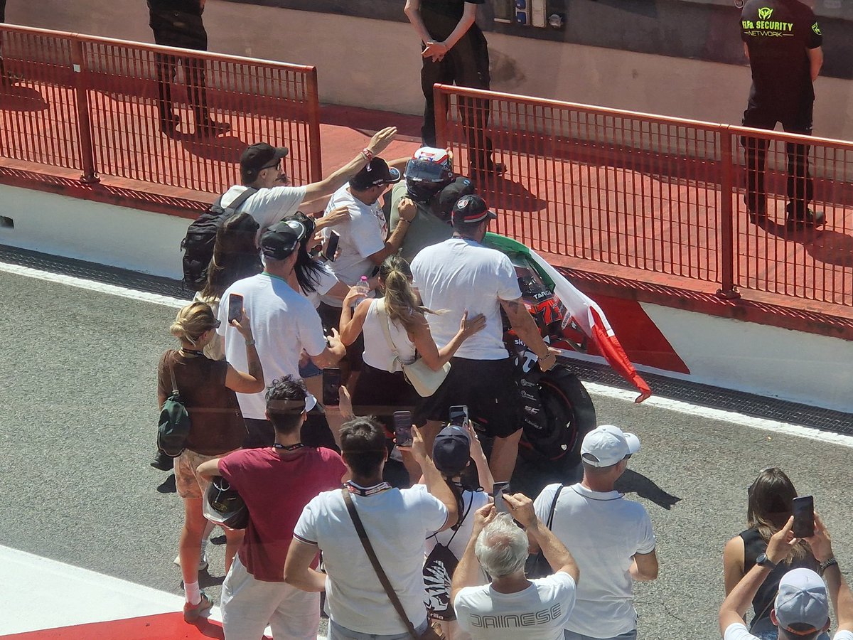 MatteoSenatore2's tweet photo. MARCO BEZZECCHI VINCE IL GP D'ITALIA

#MotoGP #ItalianGP https://t.co/VoCff0HXXy