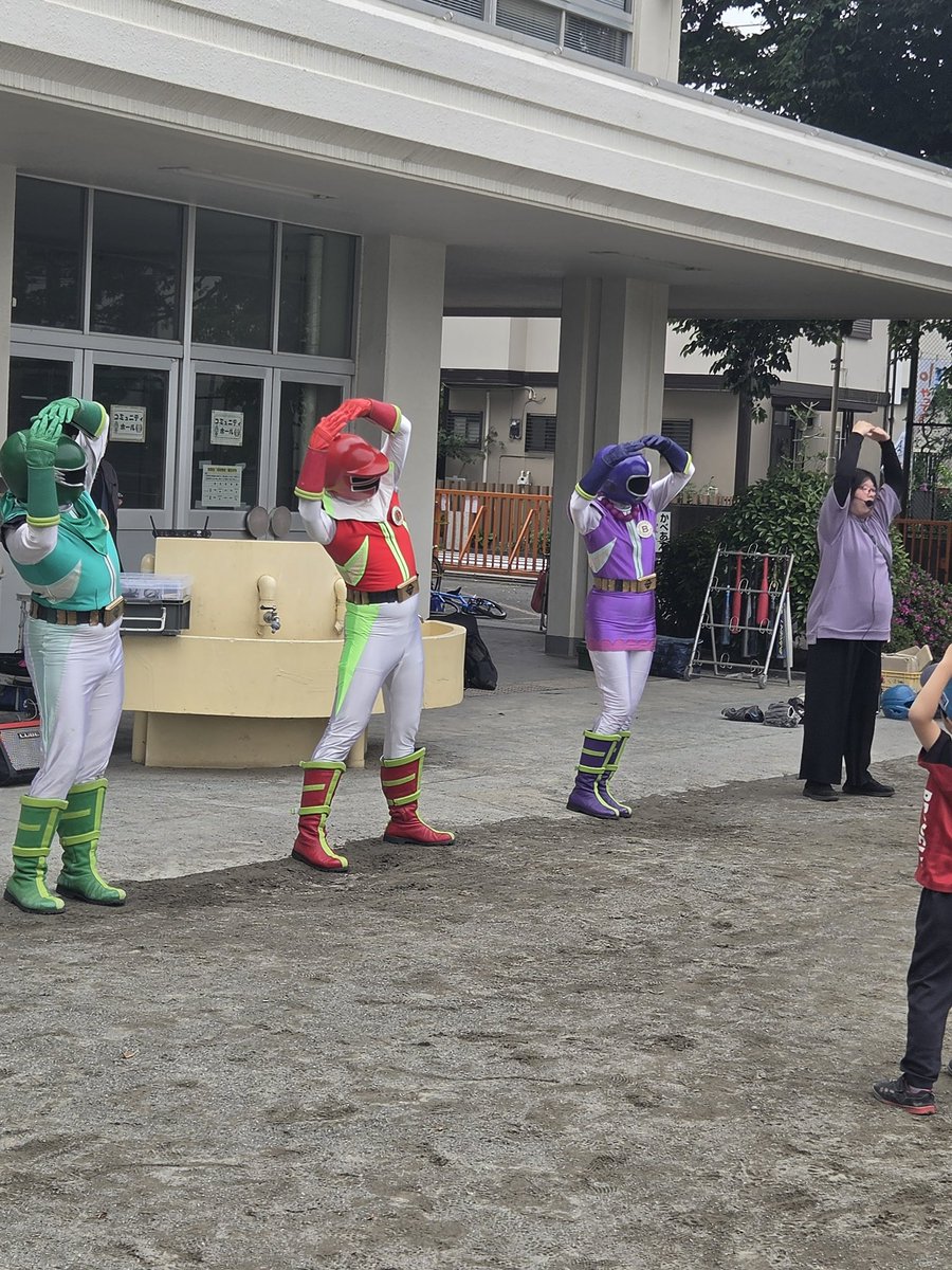 kodairanger's tweet photo. 5月23日（土）は
あすなろ野球部ジュニアクラスで一緒に準備体操をしたよ！
⁡
みんな、コダレンジャー体操🤸‍♂️覚えたかな？

 #コダレンジャー
 #地域宣伝隊コダレンジャー 
 #ローカルヒーロー
 #小平市
 #コダレンジャー体操 https://t.co/J9E7bQX3fO