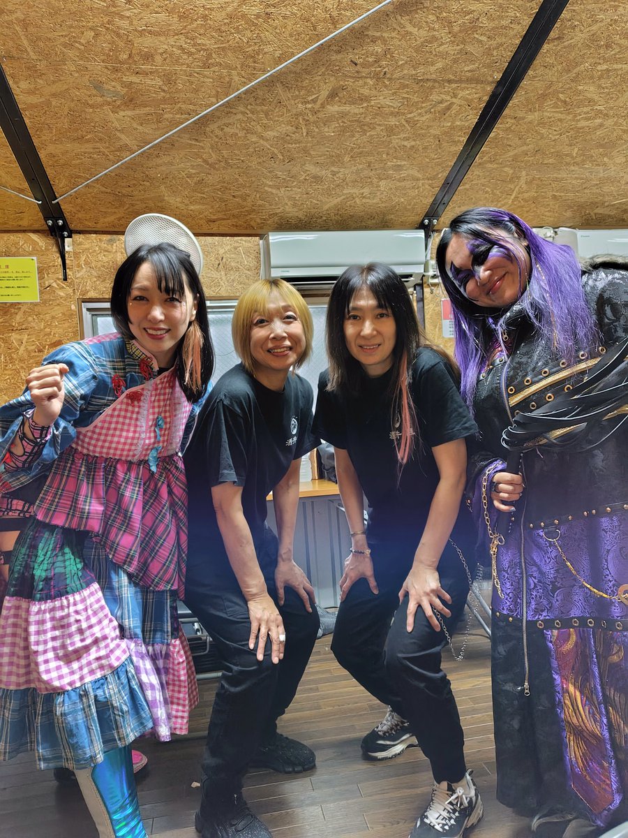 Michikonagashim's tweet photo. 本日酒井組無事に終了
凄いいい写真撮ってもらっちゃいました！
平成のテロリスト 村上和成選手と３ショット
カッコいい👏 と今日の女子チーム
帰りにかき氷反省会🤣
楽しい１日でした～
#酒井組 
#村上和成 さん
#ありがとうございました https://t.co/qfNT0dP2Tq