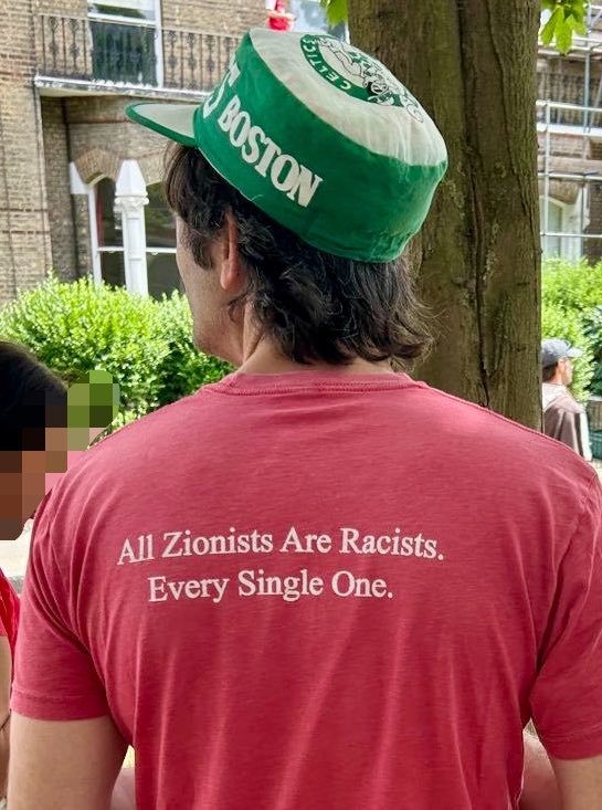 HeidiBachram's tweet photo. 🚨 At the Arsenal celebration a Jewish man told this pro-Pal politely that his T-shirt was offensive and the guy picked up his kid’s scooter and threatened him with it. Do something about this abuse @metpoliceuk https://t.co/IrhEs4QqlH