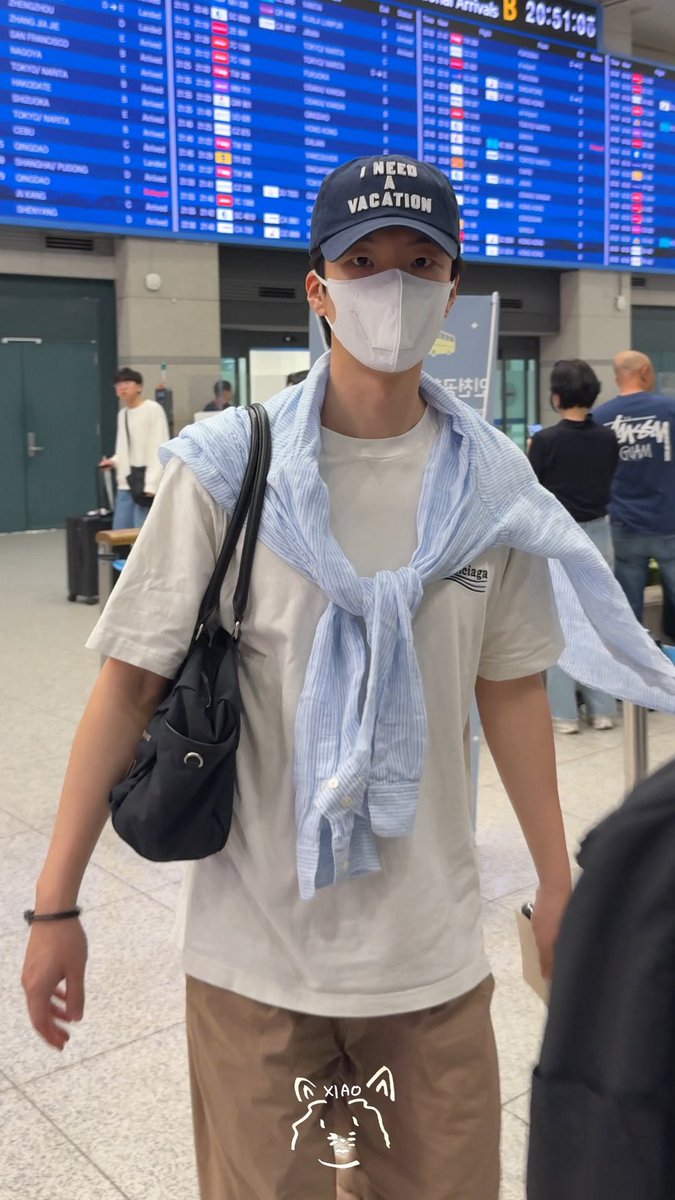 XIAOH_0517's tweet photo. 위너 이승훈
20260531 인천 도착
수고했어~ 푹 쉬어🫳🏻
#위너 #WINNER #이승훈 #hoony
@official_hoony_ https://t.co/7npHA5akKE