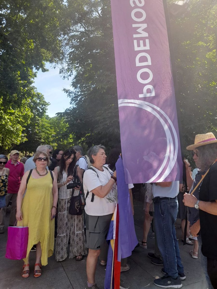 CarFuribunda's tweet photo. Hoy el Círculo @PodemosFuencaEP hemos estado en la Manifestación en defensa de  la Sanidad pública https://t.co/sro0bXeLiT
