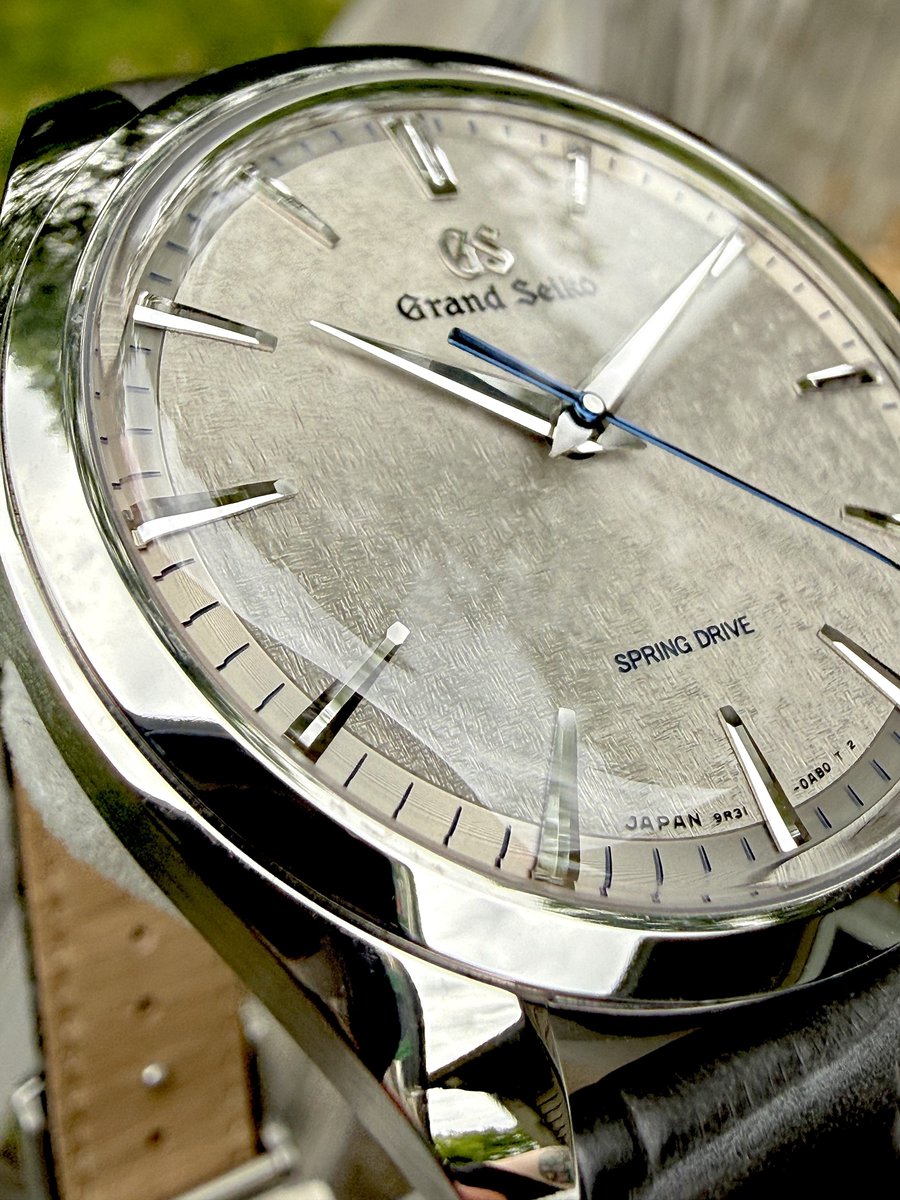 WatchPatrolRF's tweet photo. 🌸 This Grand Seiko SBGY023 is a GS9 Club limited edition—just 299 made. Spring Drive movement gives you that signature smooth sweep. The dial texture’s unreal in person. #GrandSeiko #SpringDrive #LimitedEdition #sjohn97

💎 $7,300 at https://t.co/9o58YQtTLz https://t.co/s30puSFjtM