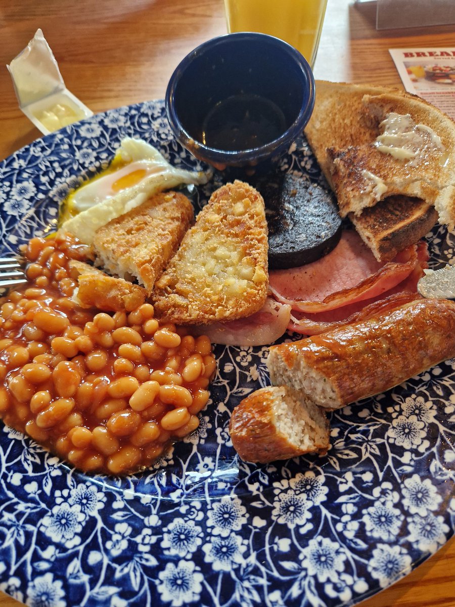 TheMindfulMason's tweet photo. Sunday morning #MasonicBreakfast with a dozen other Brethren and partners.

#LoveFreemasonry https://t.co/yy6aT4KloF
