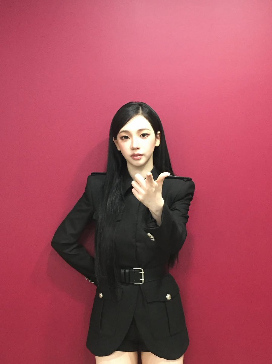 karina__ae's tweet photo. 260530 #KARINA IG Post

더워진다 https://t.co/5BwAM9KIK7