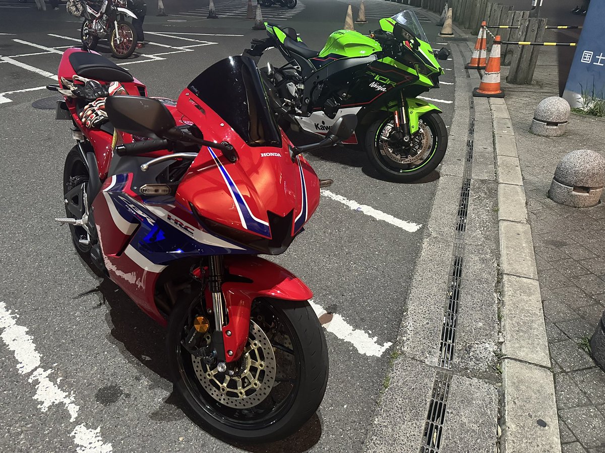 Hirodabo_pc40's tweet photo. バイク乗りたくて4時間かけて実家に帰っ���よぉ
もう真っ暗 https://t.co/hyeXlEFlwD