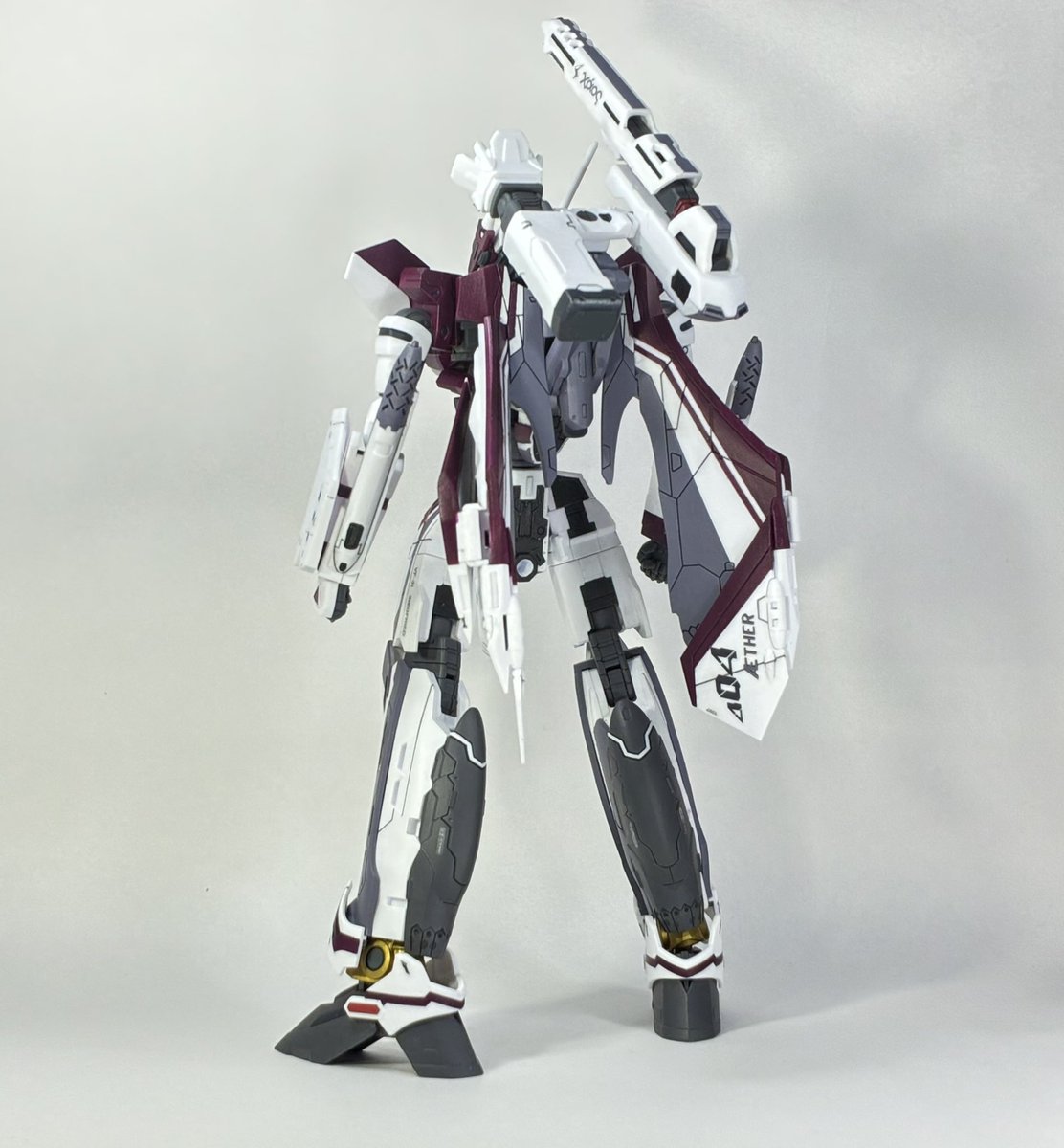 ASPsiegfried901's tweet photo. 【開花した才能】
BANDAI SPIRITS  HG VF-31C

迷いを乗り越え本来持っている才能を開花させたミラージュの強さを表現して製作しました。

成形色のみでは機体本来の色分けが再現出来なかったので超合金や1/72のキットを参考に筆塗りで色分してみました。
#マクロスモデラーズ応募 https://t.co/l4rf3tqcPd