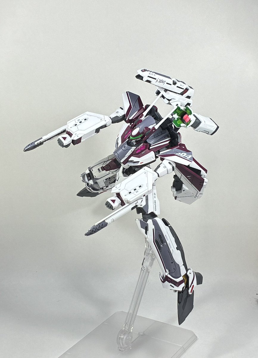 ASPsiegfried901's tweet photo. 【開花した才能】
BANDAI SPIRITS  HG VF-31C

迷いを乗り越え本来持っている才能を開花させたミラージュの強さを表現して製作しました。

成形色のみでは機体本来の色分けが再現出来なかったので超合金や1/72のキットを参考に筆塗りで色分してみました。
#マクロスモデラーズ応募 https://t.co/l4rf3tqcPd