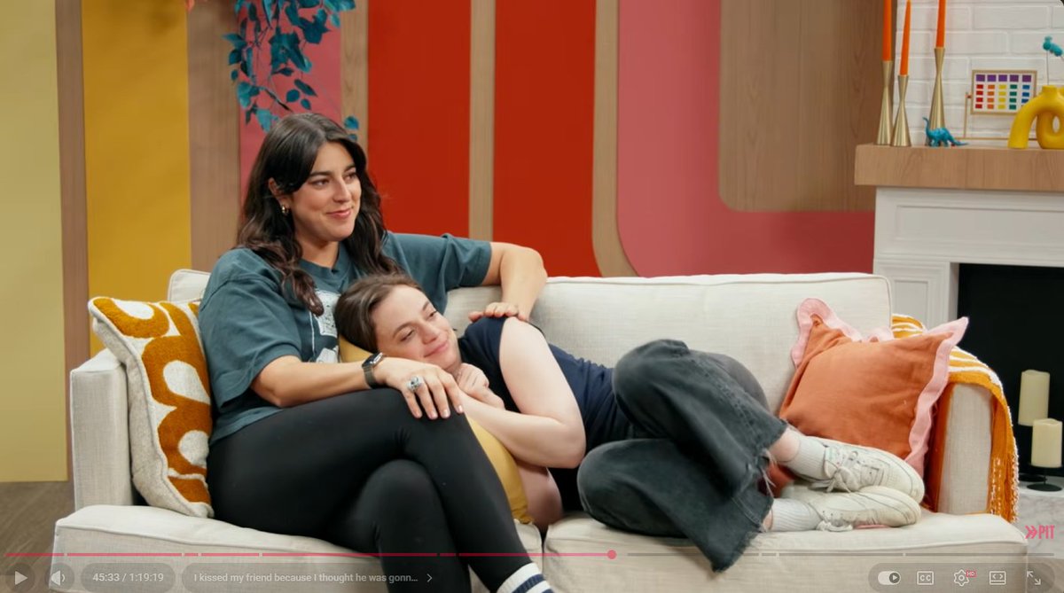 JamesFireXPLODE's tweet photo. Was watching Smosh Reads Reddit Stories and was in this segment. It's so cute and wholesome. <3 https://t.co/7P9atQCYrY