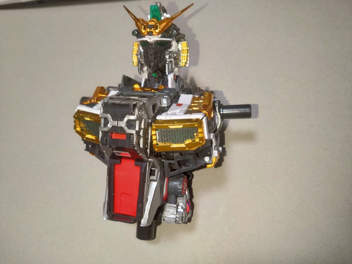 YossMHWI's tweet photo. PGUνガンダム2日目
今日の進捗：フィンファンネル2つと、胴と頭のフレーム

#ガンプラ https://t.co/pECB0PVVbn