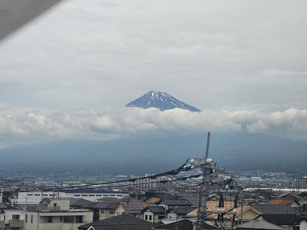 legendzkakeru's tweet photo. 今週は
月曜 千葉で小学生に落語
火曜 三重で小学校2校 (小3.4.小6)
水曜 午前三重で小2.3、午後神奈川の高3に落語
木曜 東京の小6に落語
金曜 千葉で小6と中2.3
土曜 千葉の中高一貫校で落語
日曜 東京 小5教え子と会う

キャリア教育やら漫才やら落語の授業やら、飛び回りました。ランドセルにサイン https://t.co/PeLPXivOQM