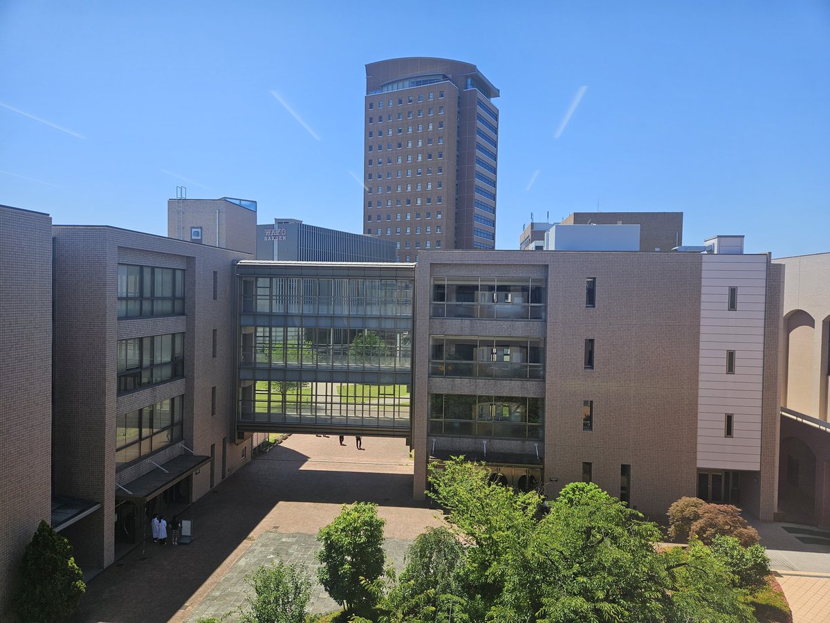 legendzkakeru's tweet photo. 今週は
月曜 千葉で小学生に落語
火曜 三重で小学校2校 (小3.4.小6)
水曜 午前三重で小2.3、午後神奈川の高3に落語
木曜 東京の小6に落語
金曜 千葉で小6と中2.3
土曜 千葉の中高一貫校で落語
日曜 東京 小5教え子と会う

キャリア教育やら漫才やら落語の授業やら、飛び回りました。ランドセルにサイン https://t.co/PeLPXivOQM