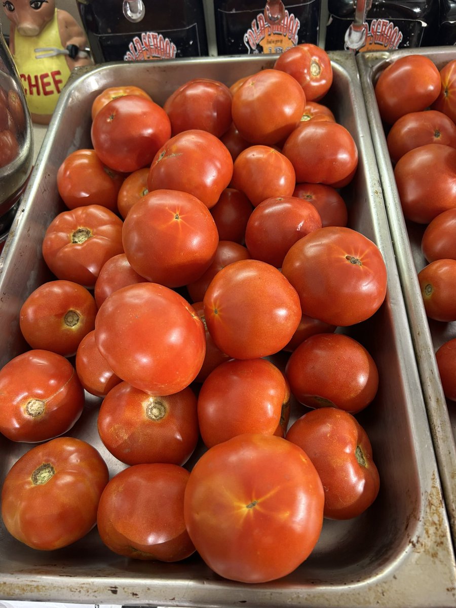 WACJEFF's tweet photo. My after church Sunday afternoon project 

My tomatoes have ripened and ready to be canned 

Idk what I got myself into lol 

My goal is to make 

10 jars of HOMEMADE TOMATO SALSA 
10 jars of HOMEMADE MARINARA/SPAGHETTI  SAUCE 
10 jars of HOMEMADE PIZZA SAUCE 

#oldschoolsoulfood https://t.co/7xRFPLvMVk