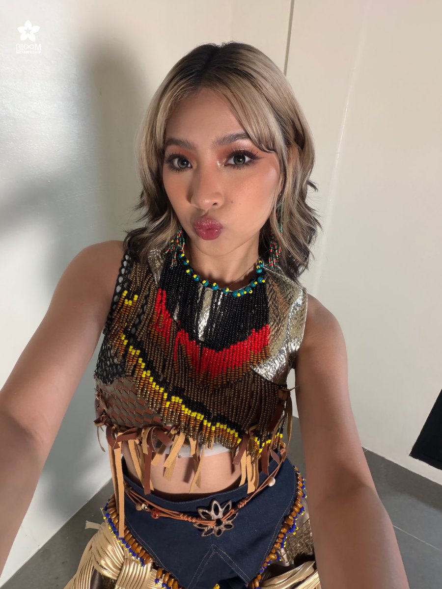 coletsweverse's tweet photo. [📸] #BINI weverse update with #COLET — 260531

Kaogma Festival 2026 Selfie Series for BLOOMS 🌸

#BINI_Colet @bini_colet https://t.co/YckTDyeZbM