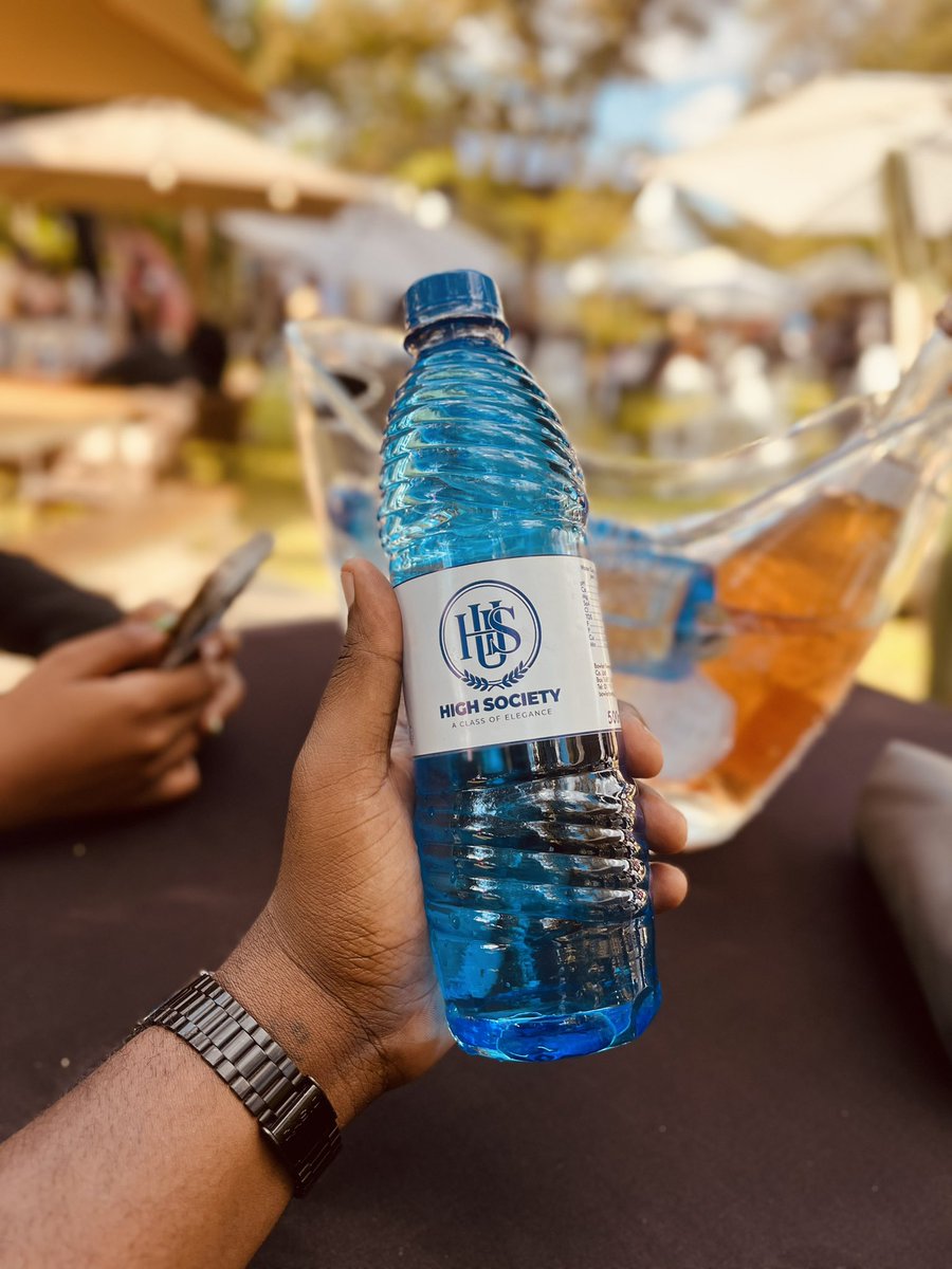 mxkoworld's tweet photo. Hydrating https://t.co/5fWKIjnOG6