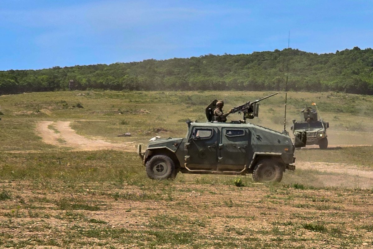 3_Tercio's tweet photo. La TF Bravo de MN BDE SVK  realizó ejercicios de fuego real durante el #STLI26 en Hungría, validando maniobras, fuego e integración multinacional. Desde más de 300 km de distancia, el BG Carreras dirigió operaciones desde el PCTAC2, demostrando la preparación de la OTAN en el F.O https://t.co/NrJB0QhqZT