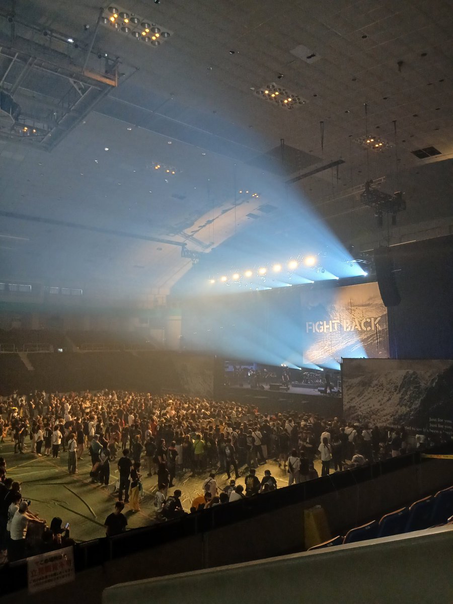 Runrunrunpapapa's tweet photo. 最強のライブハウス！ https://t.co/equKCaNjls