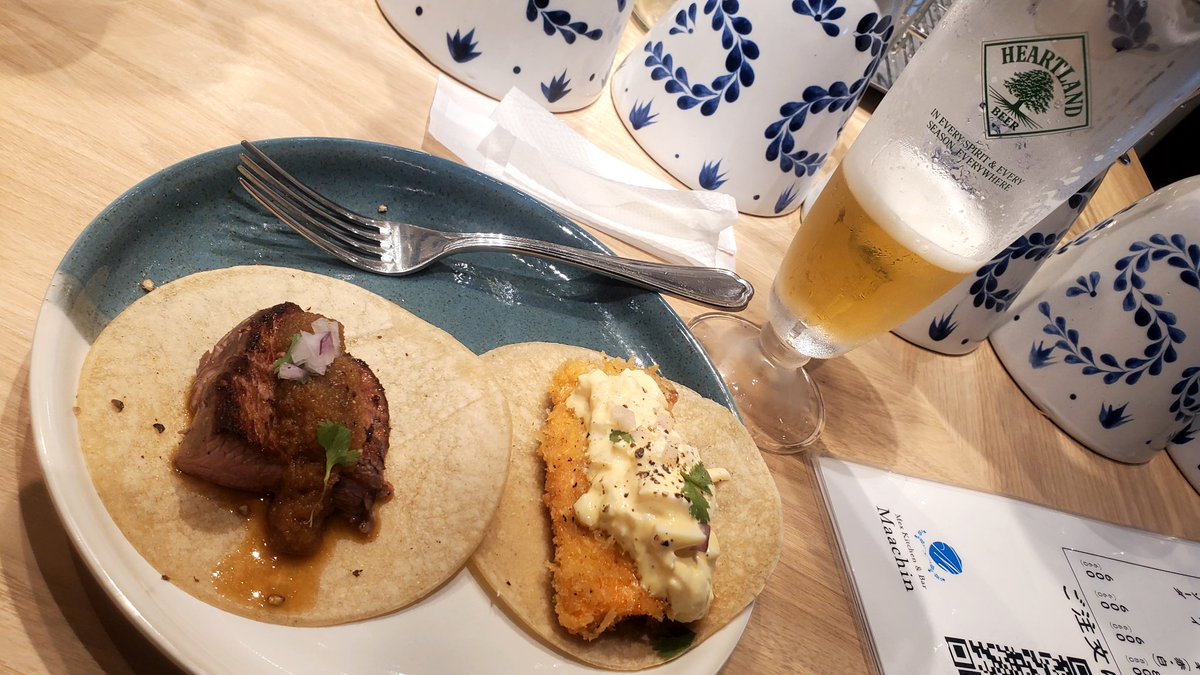 Volvox13's tweet photo. 明日年休取ったから日曜日にベロベロ手前まで飲み歩く優越感。最近メキシコ料理をツマミにするようになったシャレおじです。 https://t.co/Cgt1ZrFWqn