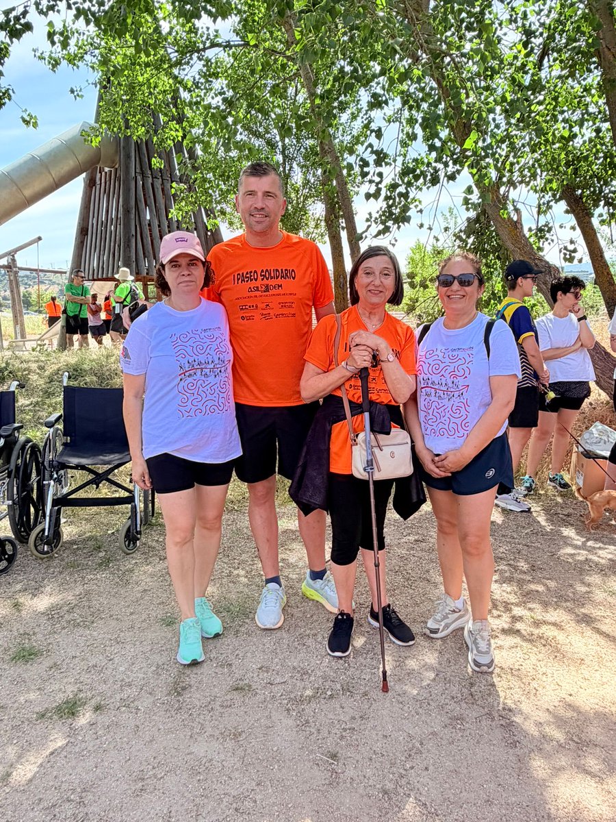 PSOEPonferrada's tweet photo. La concejala Judit Lama y el concejal Iván “Koseki” participaron en el I Paseo Solidario “CaminEMos por la Esclerosis Múltiple”, organizado por Asildem🧡

Una iniciativa que reunió a cerca de 300 personas para visibilizar y apoyar a quienes conviven con esta enfermedad https://t.co/5EVMbLbcp5