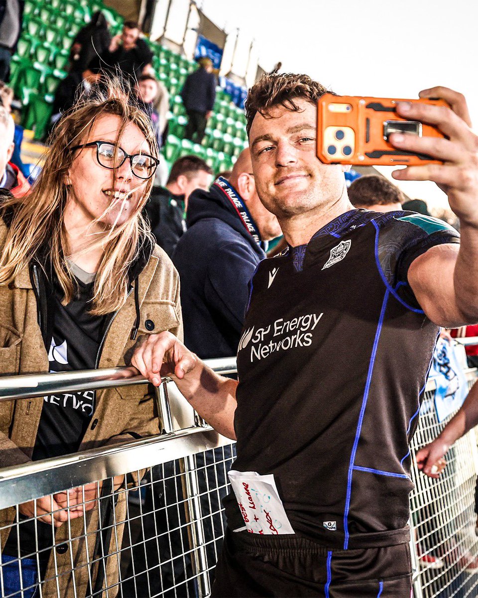 GlasgowWarriors's tweet photo. Post-match vibes 🤙

Be at Scottish Gas Murrayfield next Saturday for our semi-final showdown! 🎟️ https://t.co/NHKAwcuIFx

#WhateverItTakes ⚔️🛡️ https://t.co/bIWE7YT8ax