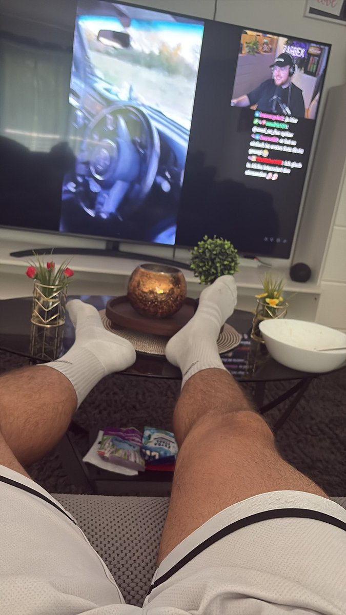 Mike_Feet1's tweet photo. Is there someone who wants to pay me? 🤑🤑😈
#money #pay #kaufen #zahlsklave #paypig #feet https://t.co/fsIkkWT1TU