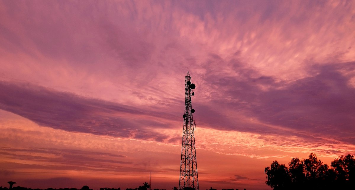 theskyaddictt's tweet photo. the type of sunsets that have you feeling thankful to exist https://t.co/uzD37HIpgx