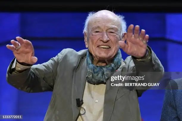 OrsiYamandu's tweet photo. Hoy el mundo perdió a otro grande, Edgar Morin, de 104 años. Su humildad y capacidad de valorar la energía que mueve a la vida, se refleja en muchas de sus frases. “Yo no soy un sabio. Sigo siendo un estudiante que ha tenido la inmensa suerte de envejecer conservando intactas la curiosidad de la infancia y las aspiraciones de la adolescencia».