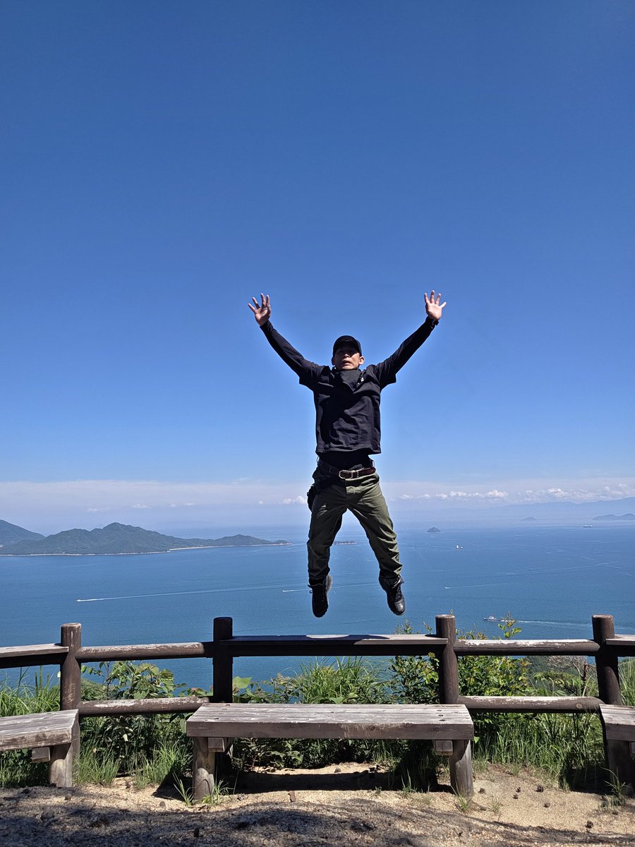 yippiy653's tweet photo. おっさんの戯れ https://t.co/MBsXUD3kRu