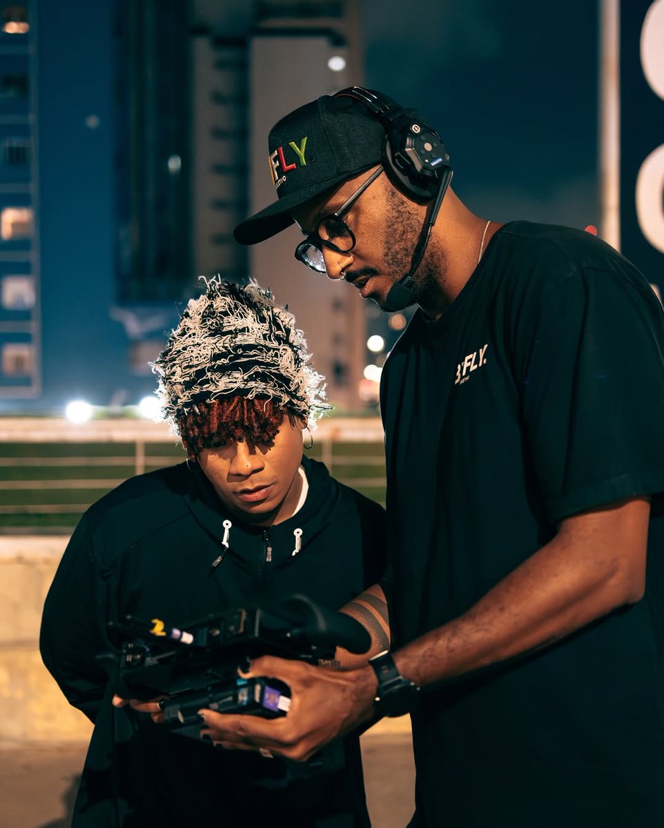 newstfilho's tweet photo. Há 1 ano, 'Sétimo Andar' era lançado em todas as plataformas digitais, assim como seu videoclipe oficial, que soma mais de 2,1 milhões de visualizações no YouTube 🧡

Abaixo, algumas fotos de bastidores das gravações do clipe e fotos promocionais (still &amp; photoshoot): https://t.co/swvsj2Gdhh