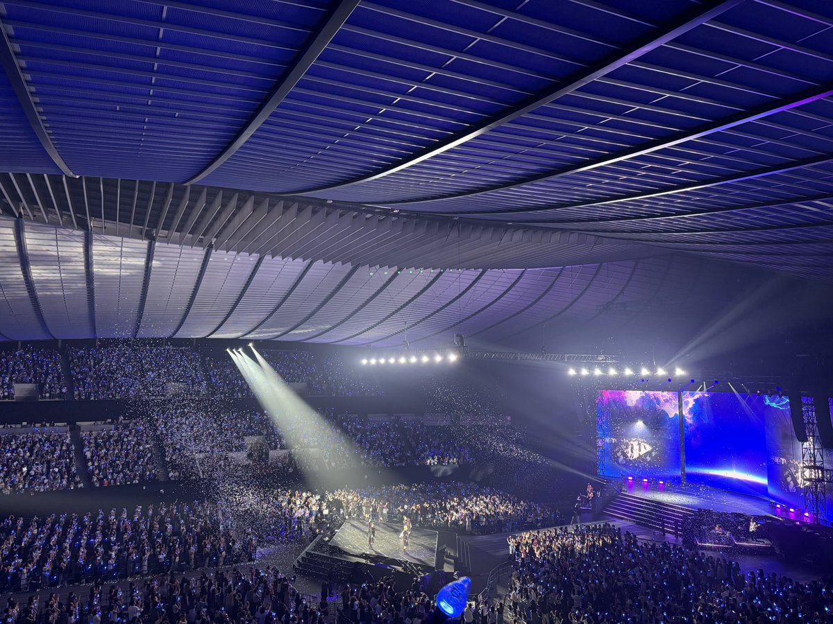 mnrn_yk's tweet photo. 取り急ぎ2日間、会ってくれたり、交換してくださった方々ありがとうございました！！今回会えなかった方も他の機会で会いましょう🙌🏻
中間が近いのに課題全部放り出して来ちゃったので、ひと段落着いたらまた語り出すかもです🥹
とにかくNEXZ最高だった❣️❣️ https://t.co/9rUMNkubjm