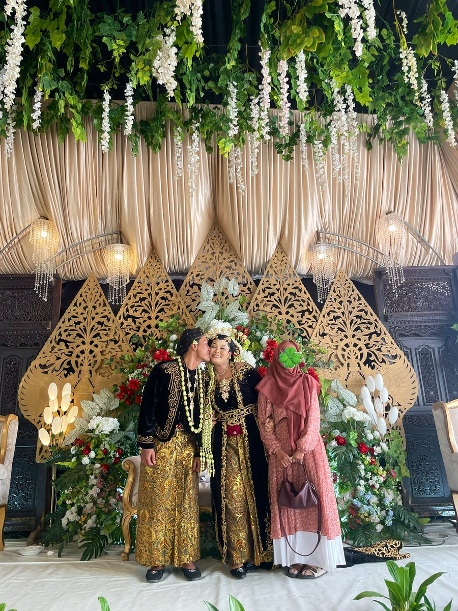 devikkumala's tweet photo. selamat ya cobat
demi kamu, aku jadi bisa pertama kalinya menginjak bumi Tulungagung 😅 https://t.co/CAdOoR5Gpi