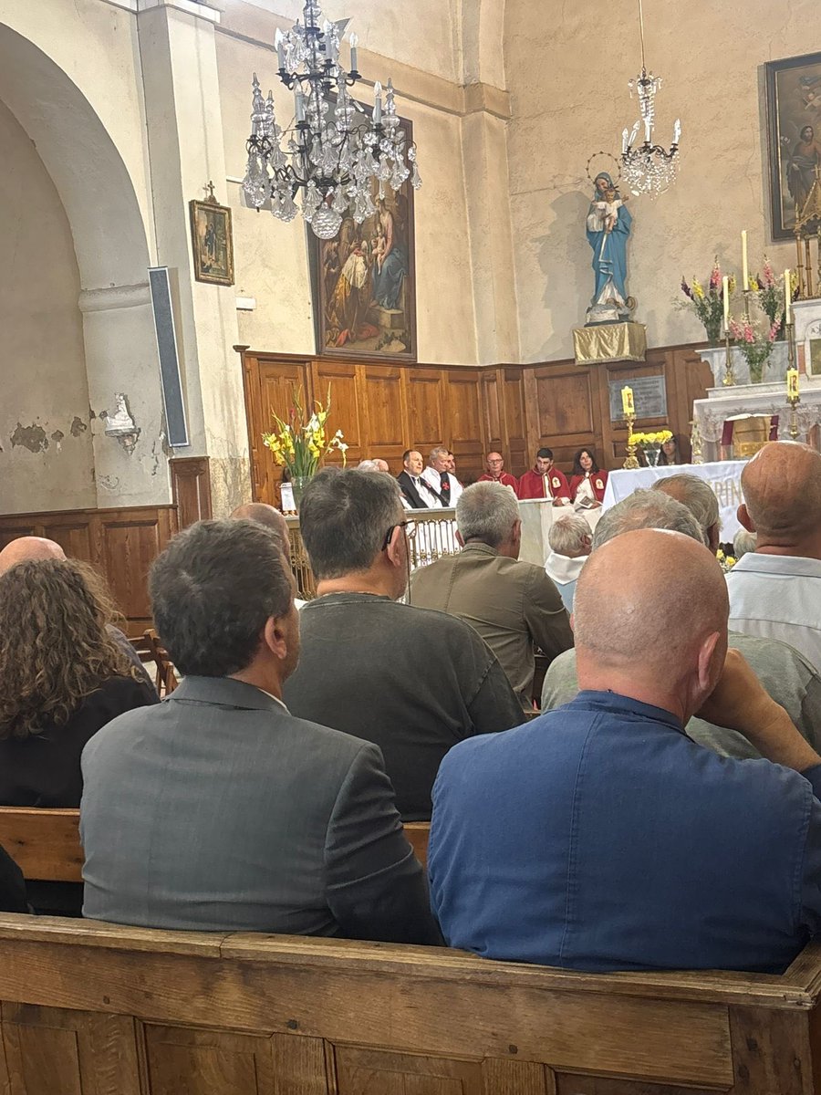 pacolombani's tweet photo. Aujourd’hui, j’ai eu le plaisir d’être présent à a Fiera di a Trinità à Frassetu, une manifestation qui fait revivre une page importante de l’histoire du village et de notre patrimoine.

Cette foire, relancée avec passion par l’A Frassitana après 76 ans d’absence, se tenait autrefois à la Trinità, à l’occasion de la fête patronale du village. Voir renaître ce rendez-vous est un beau symbole de transmission, d’attachement à nos racines et de confiance dans l’avenir.

Au fil des stands, artisans et créateurs ont mis à l’honneur le savoir-faire insulaire à travers la coutellerie, la maroquinerie, la joaillerie, la savonnerie ou encore la couture. Une démonstration concrète de la richesse et de la vitalité de notre artisanat.

J’ai également assisté à la messe célébrée en présence de nombreuses confréries, un moment de recueillement et de partage qui rappelle toute la dimension spirituelle et culturelle de cette fête.

Je tiens à remercier très sincèrement l’ensemble des bénévoles de l’association A Frassitana pour leur invitation et pour l’accueil particulièrement chaleureux qu’ils nous ont réservé tout au long de cette journée. Ils se sont véritablement mis en quatre pour nous recevoir dans les meilleures conditions et nous faire découvrir cette foire renaissante. Cette attention, cette générosité et ce sens de l’hospitalité méritent d’être salués.

Mes remerciements vont également à Paul Antona, maire de Frassetu, pour son engagement aux côtés des organisateurs et son soutien à cette belle initiative.

Quand un village se rassemble pour faire vivre sa mémoire, son patrimoine et son identité, c’est toute la Corse qui avance.