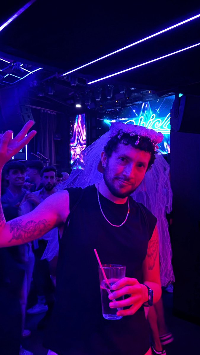hashnick_'s tweet photo. About last night :v https://t.co/fuxocWQnFV
