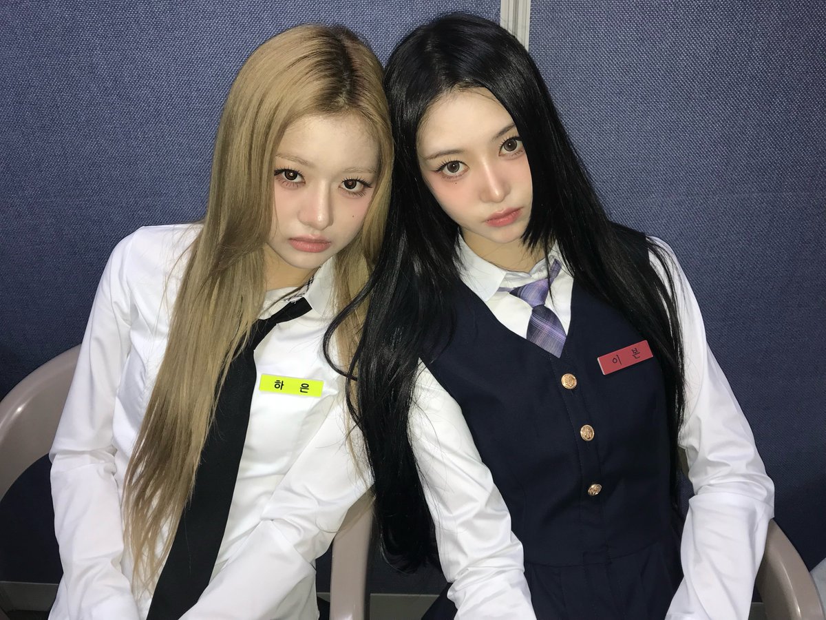 aesukii2's tweet photo. 260531 베리즈 포스트 #나하은

차차아~~🩷🩷🩷 하늬야🦄🦄🫶🏻
데뷔 쇼케이스 했던 게 정말 엊그제 같은데 벌써… 
언차일드 활동의 마지막 음악방송이 끝났어!ㅜㅜㅜ 나 울어… 진짜로!!ㅠㅠㅠㅠ
시간이 너어어무 빠른 것 같지 않아..?
이번 활동 동안 차차들이 보내준 사랑과 응원 덕분에 매 무대 하나하나 소중했고, 무대에 설 때마다 힘이 났어🫶🏻응원법도 인이어 뚫고 들릴 만큼 항상 크게 해주고, 늘 예쁜 말만 가득 해주고, 같은 자리에서 우리와 함께해 줘서 정말 고마워
사실 오늘이 마지막 무대라 무대 하고 나서 아쉽고 
섭섭한 마음도 들었는데..😢
이번 활동을 쭉 돌이켜보면 차차들과의 첫 만남부터 지금까지의 행복한 기억들이 더 많아서 나는 이번 데뷔 활동을 만족하고 있어!🥹진짜 차차들이 있었기에 언차일드의 첫 활동이 더 특별하고 반짝반짝 빛날 수 있었어!!!✨✨✨✨
차차가 내 별이고!!!! 내 우주다!!! 꼭 꼭 명심해!!
그리고 우린 이게 끝이 아니잖아??💕
이제 차차들이랑 소통도 더 자주 하고, 
나도 훨씬 성장한 모습으로 차차들 앞에 짜잔! 하고 나타나기 위해 열심히 갈고닦을 테니 차차는 지금 이 자리에서 쭈욱 함께해 주면 돼🤍🤍🫳🏻🫶🏻
알았지? 앞으로도 차차들이랑 만들 추억이 많으니까 너무 아쉬워하지 말자😌
이번 활동 함께 달려준 모든 차차들 정말 고생 많았고, 진심으로.. 언차일드 좋아해 줘서.. 고마워💚또! 우리 하이업 식구분들도!! 진심으로 감사드립니다ㅠㅠ

#UNCHILD #언차일드 #HAEUN