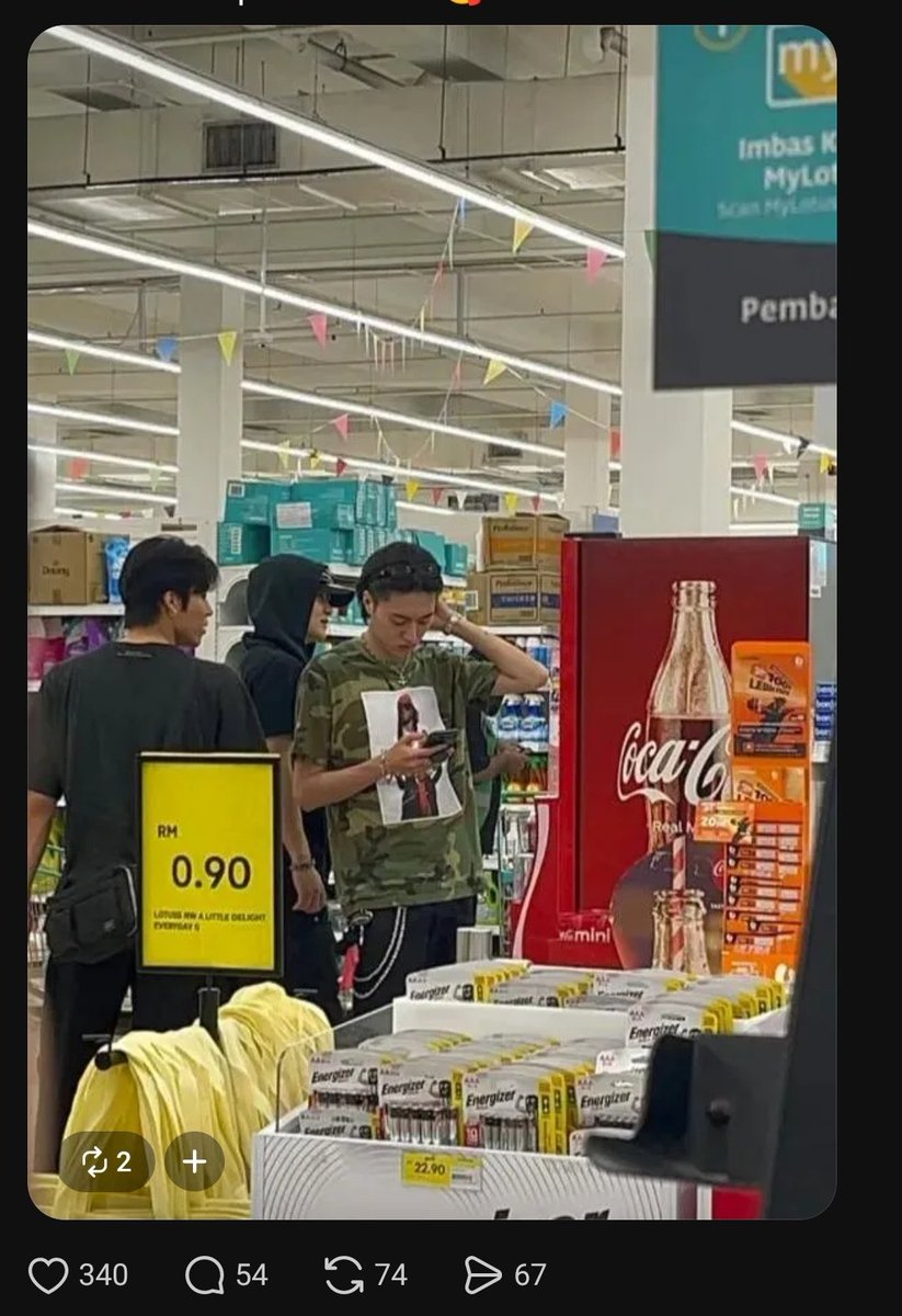 jewufilm's tweet photo. jeongwoo i dont have mykasih but i can be your kekasih🙏🏼 https://t.co/bdj7UJsd9g