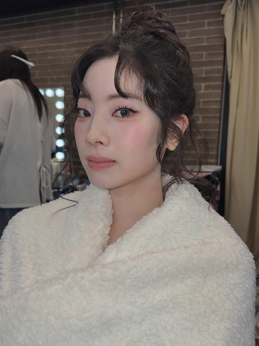 godmitzu's tweet photo. ONCE IT'S MASS VOTING TIME FOR DAHYUN https://t.co/z5Gk8QHQX6