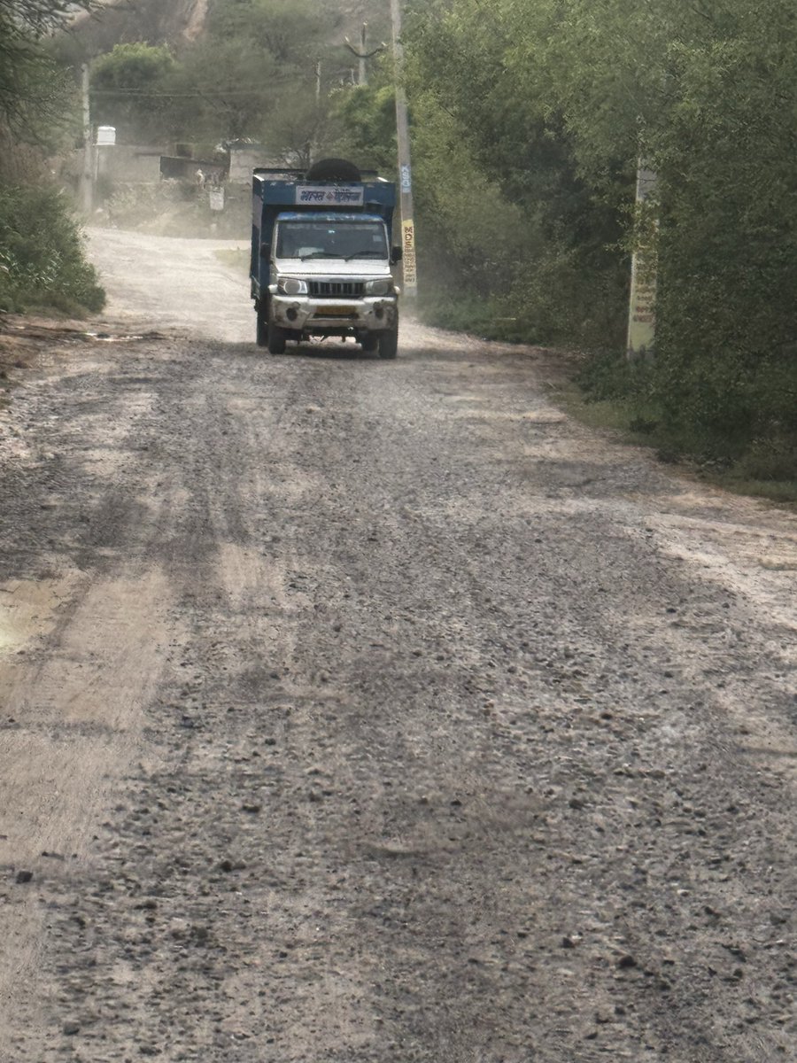 vijay_vijay123's tweet photo. The road from NH-8 to Nithara village in Shahpura constituency is in very poor condition and has been ignored for years,while nearby villages have received proper roads.we are facing daily problems.Kindly ensure equal development and immediate repair of this road.@ManishYadavIn https://t.co/xNY26rW0KT