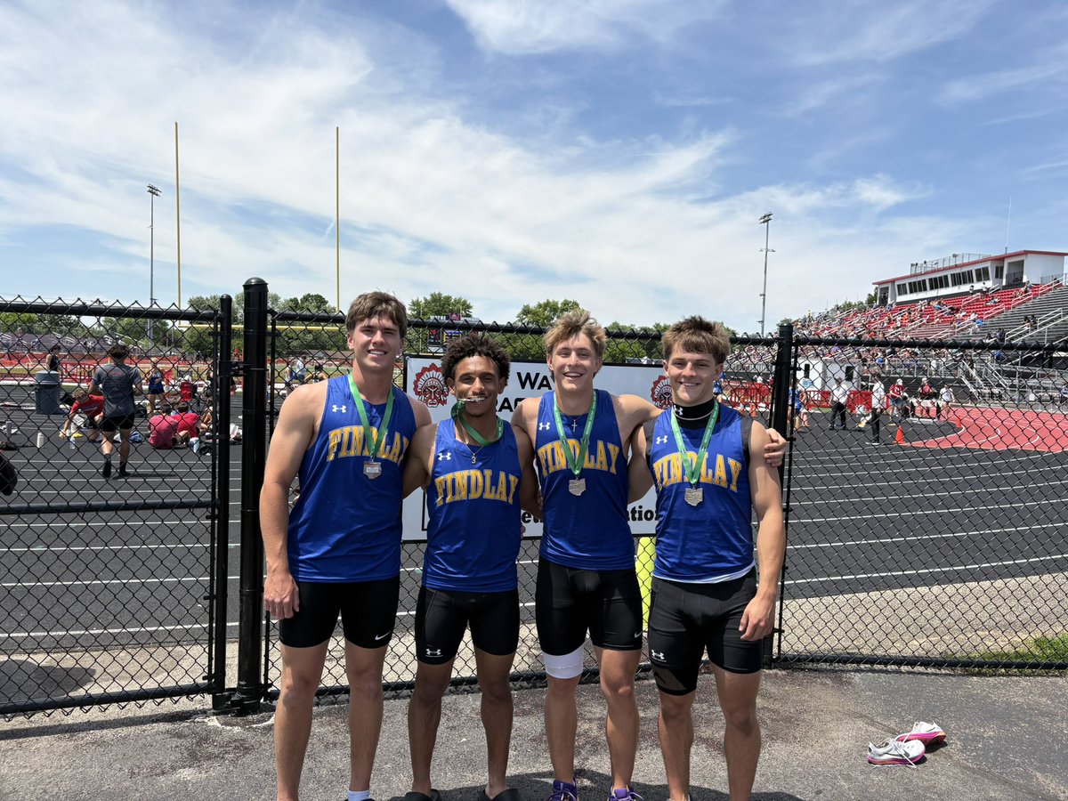 geiser_213's tweet photo. 2nd year in a row heading back to state for the 4x1 and already breaking the school record. So grateful to receive this opportunity. @stefadams87 @FootballFindlay #ALLIN https://t.co/4cbINrcJW5