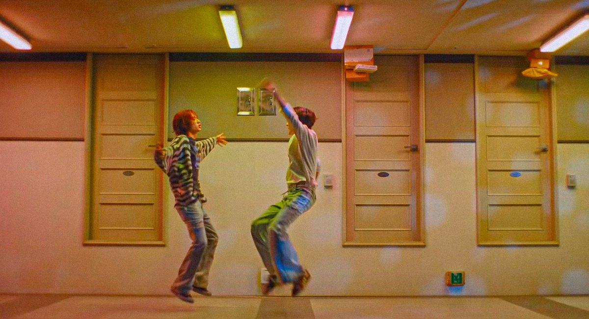 bonekdozip's tweet photo. boynextdoor - upside down. https://t.co/30AMaR5JIa