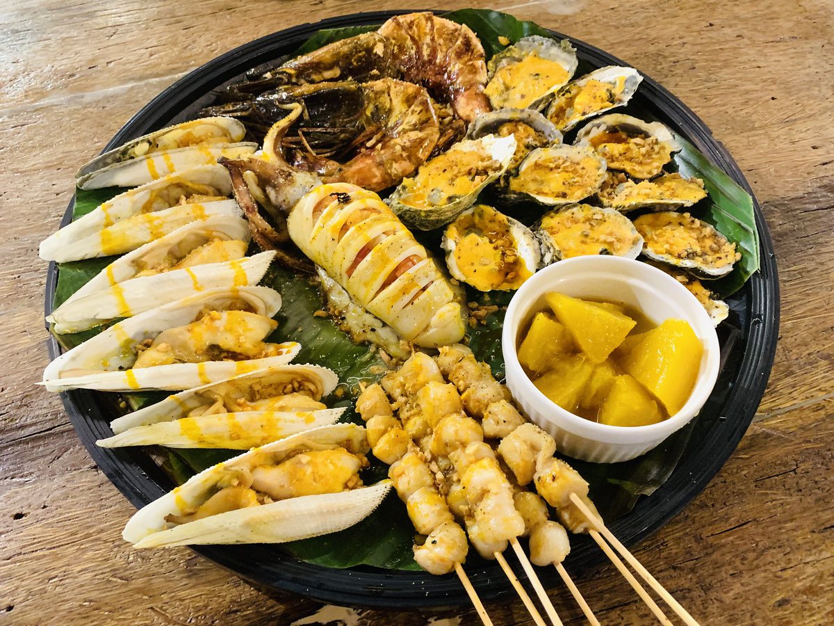 RudyzCorner's tweet photo. Sunset, seafood, and a cozy bonfire by the beach—what more can you ask for🦐🐟🦪? 8 Villa Beach House never disappoints.

#8VillaBeachHouse #VillaBeachIloilo #SunsetDinner #RudysCorner #BeachfrontDining https://t.co/iDeSCAds6G
