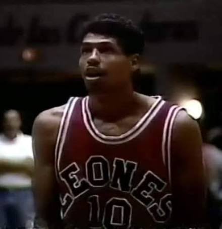 PRSURFF's tweet photo. @ed23_RD El primero es su abuelo Mike Torres, campeón con los Leones de Ponce en el 1990 y el segundo es su tío hermano de su madre Maurice Torres, parte de las selecciones nacionales de Volleyball. https://t.co/Fu93Wk4qcb